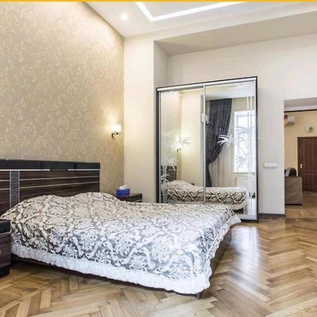 Apartmens Near Opera House Lejlighed Odessa Eksteriør billede